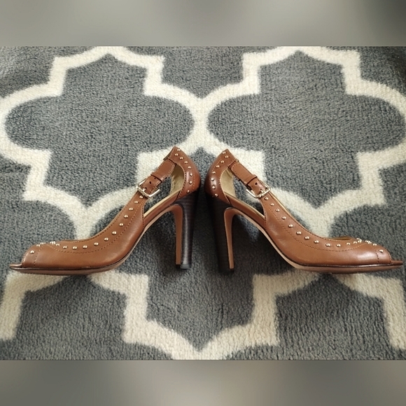 Coach "Billie" Studded Peep Toe Heel 👠in Walnut - Picture 8 of 13